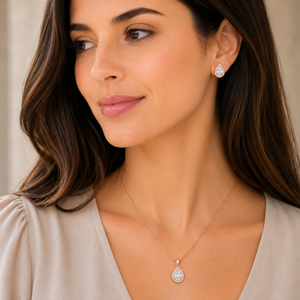 Light Drop Diamond Necklace Set in Gold
