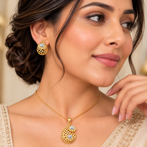 Elegant Gold Floral Lattice Pendant Set