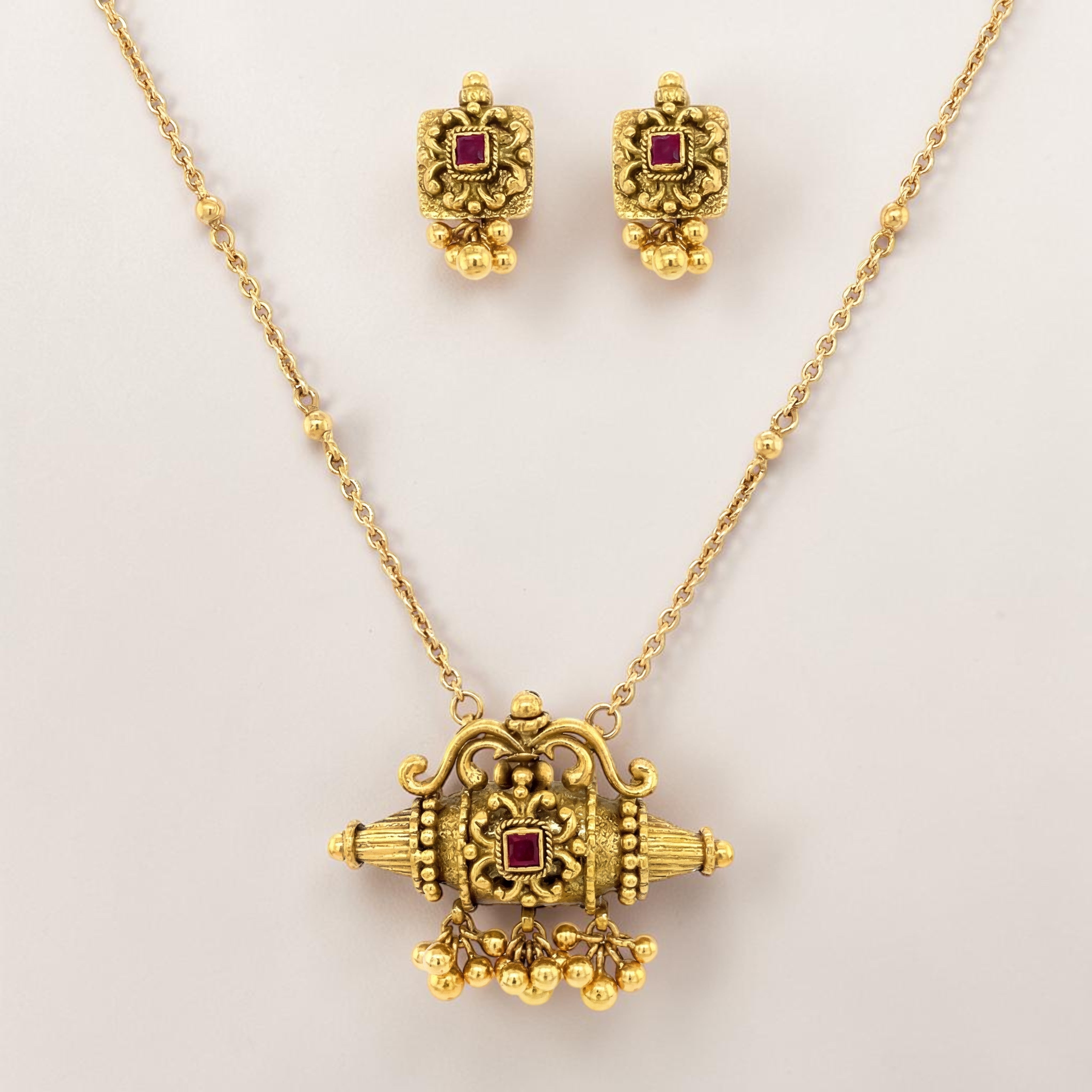 Antique Gold Temple Necklace Set with Ruby Square Stone