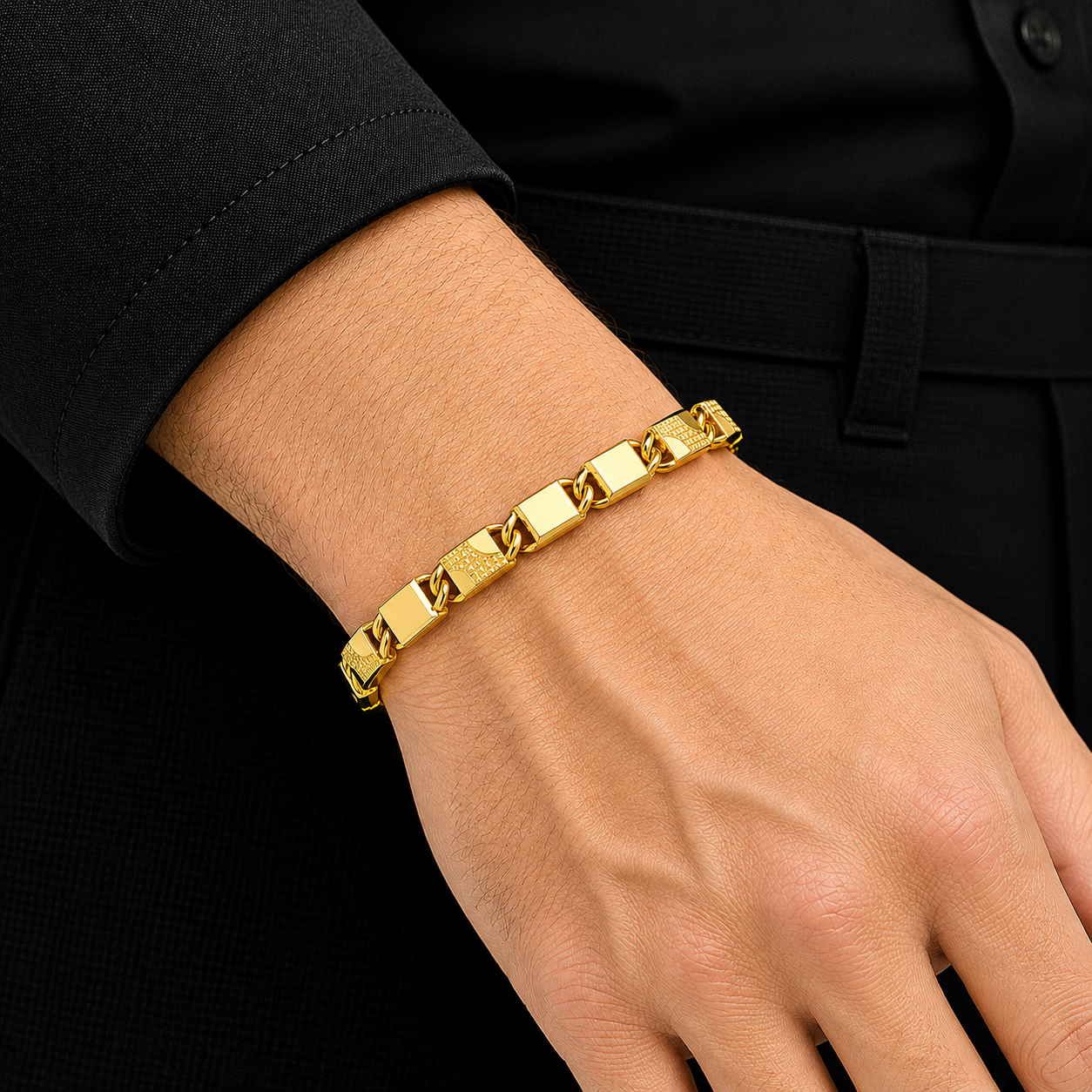 Patterned Gold Bracelet | Contemporary Link Design