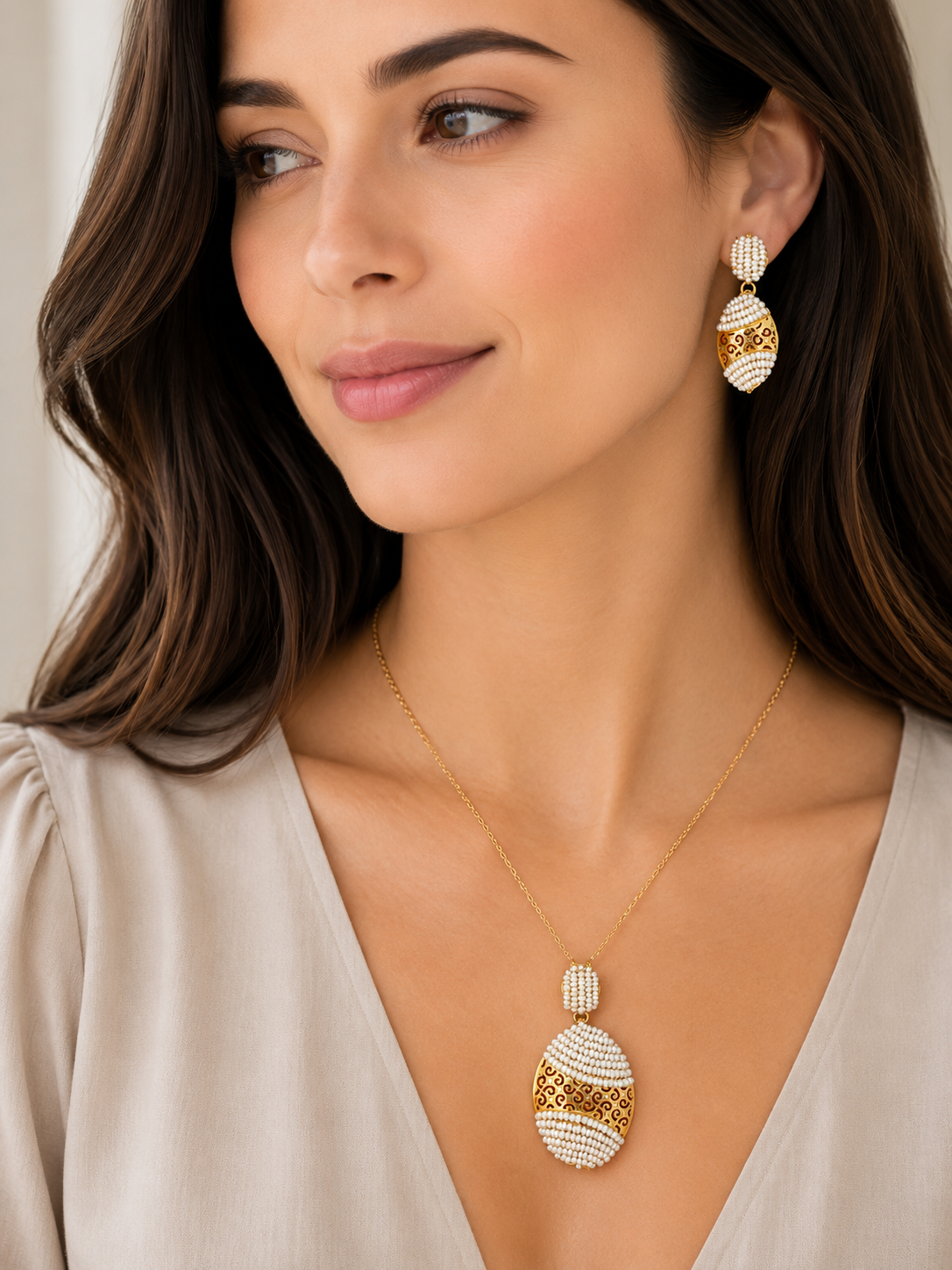 22K Gold Pearl Beaded Oval Pendant Set