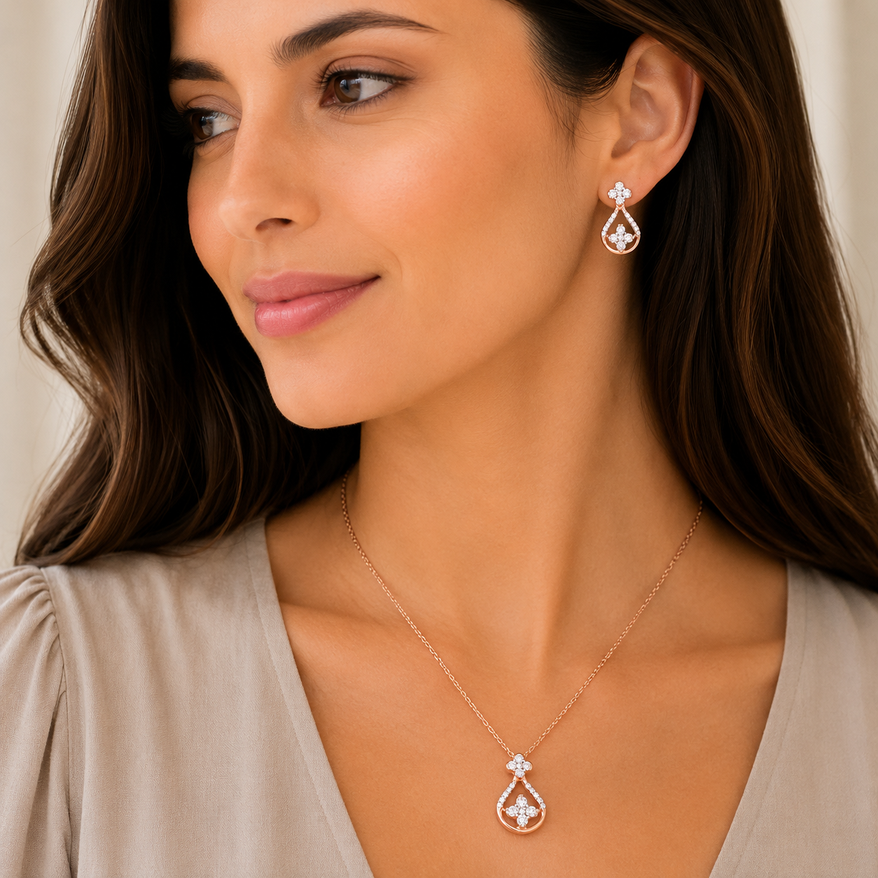Soft Sparkle Diamond Necklace Set in Gold