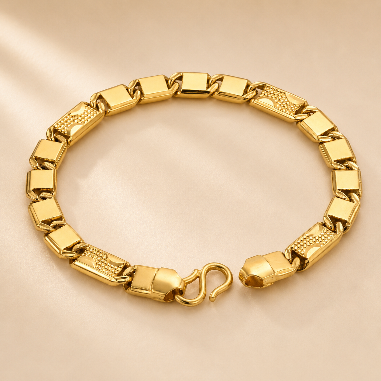 Patterned Gold Bracelet | Contemporary Link Design