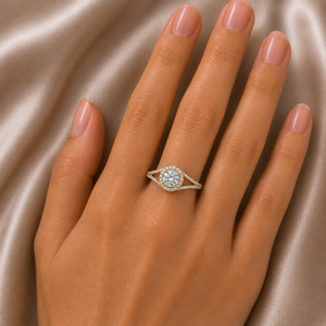 Elegant Diamond Engagement Ring in Gold