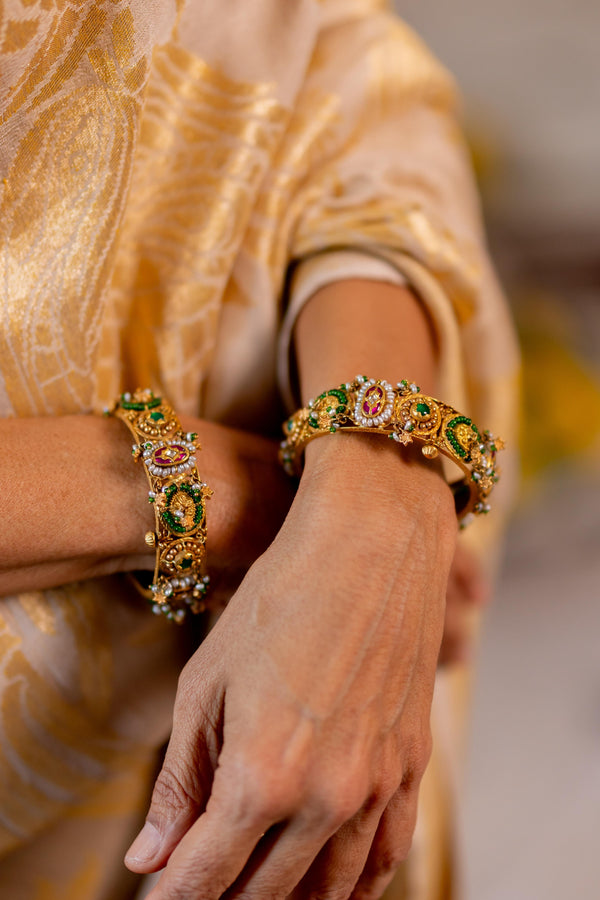 Varso Viraasat Temple Bangles