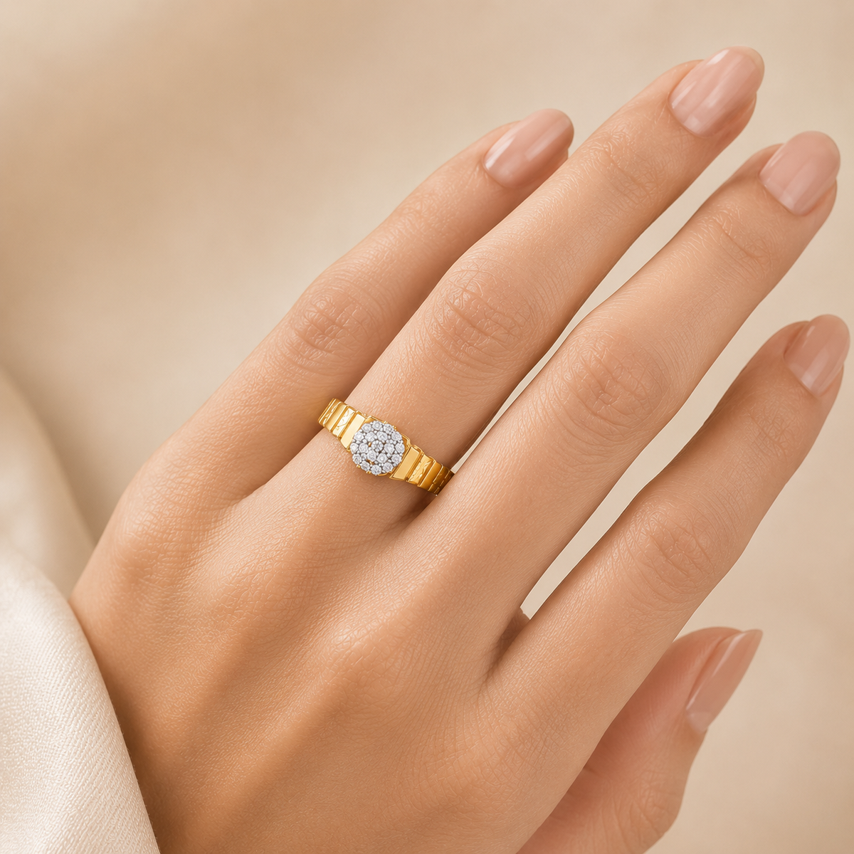 Elegant gold ring featuring a round cluster of sparkling diamonds at the center, framed by a distinctive ribbed gold band for a classic yet contemporary finish.