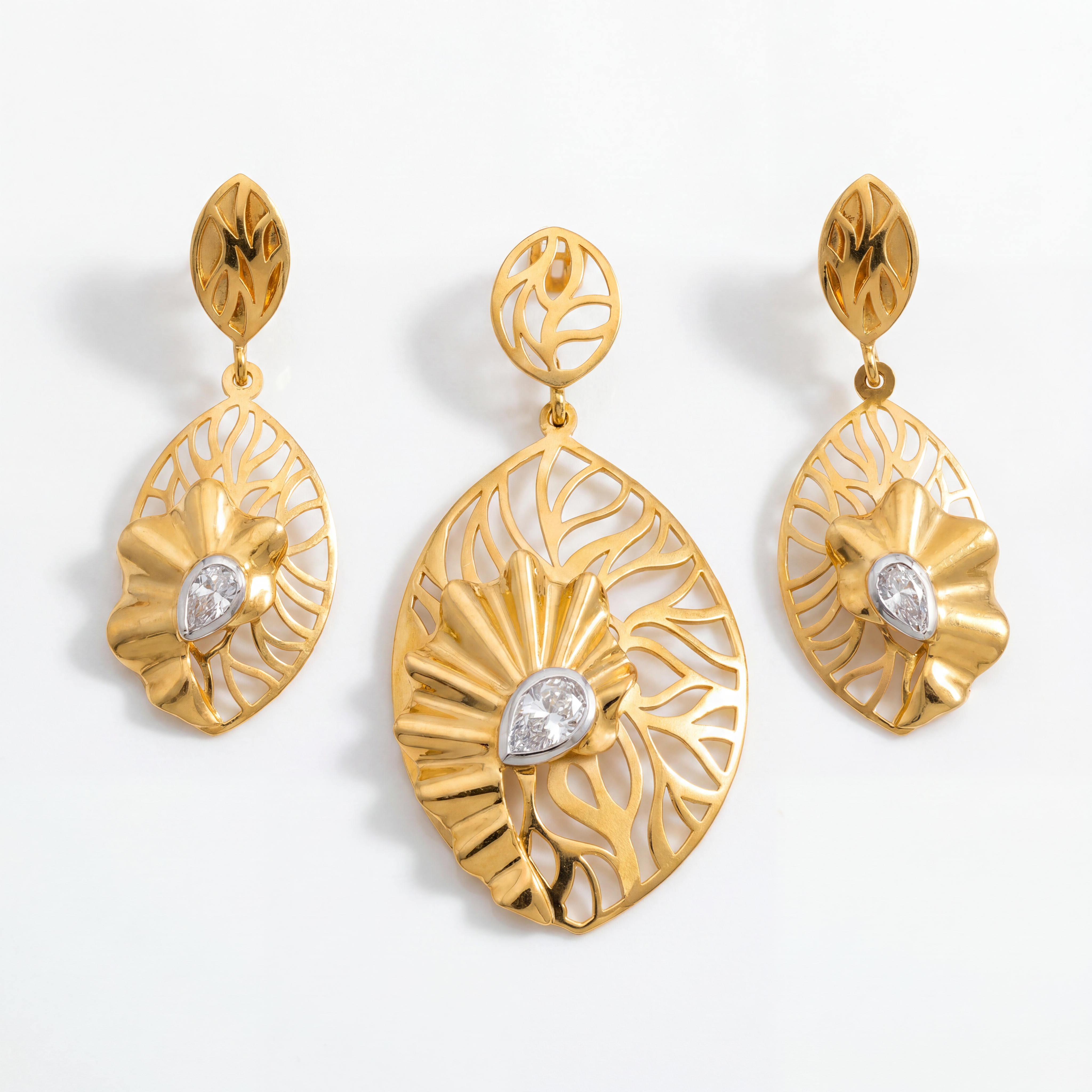 22kt yellow Gold Pendant set for everyday wear