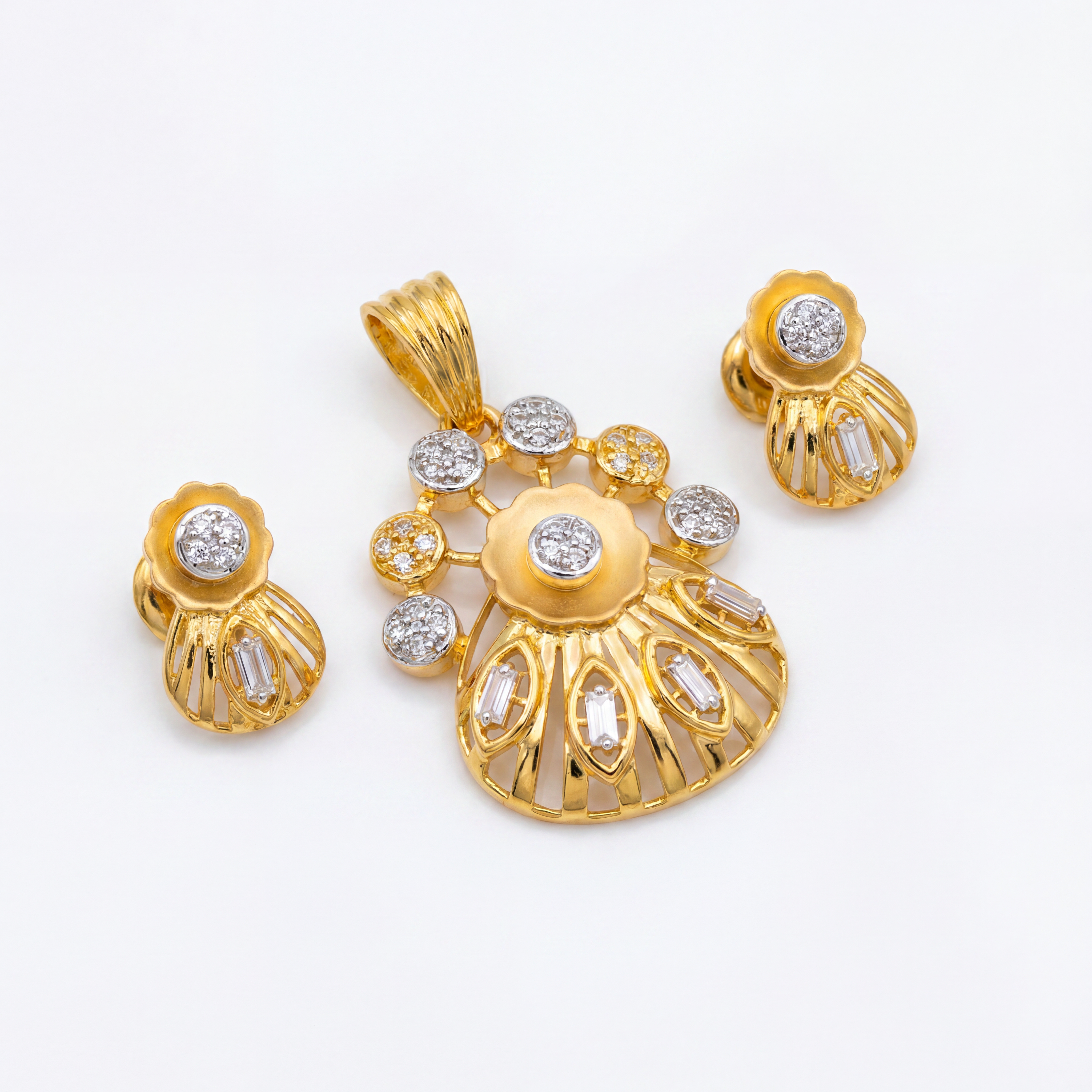 22KT Yellow Gold Casting AD Pendant Set