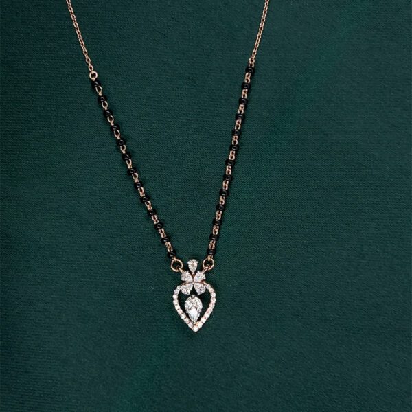 Classic 18k Gold Mangalsutra with Leaf Pendant Accent
