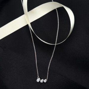 Glamorous pendant set with sparkling Earring for daily glam