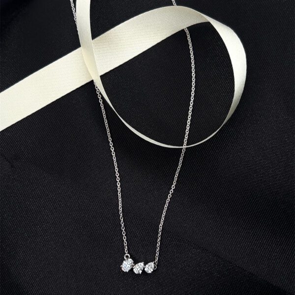 Glamorous pendant set with sparkling Earring for daily glam