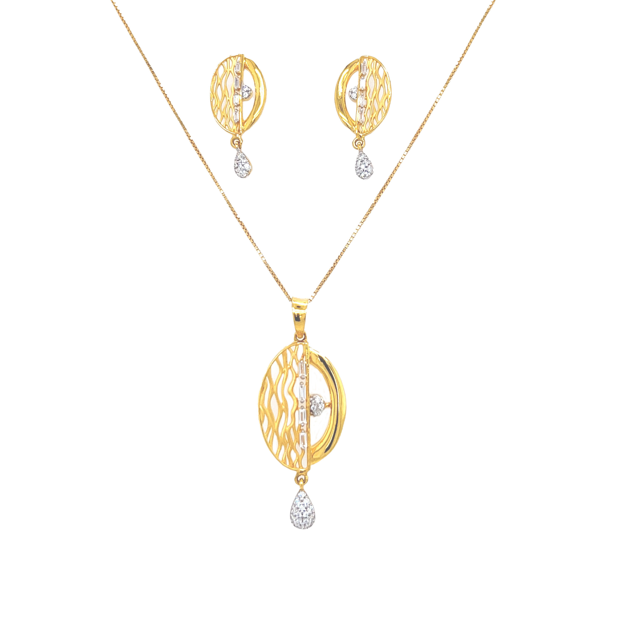 Buy Bfc Copper, Gold-Plated Big Pendant Set With Earrings For Women (Set Of  1) Online at Best Prices in India - JioMart.