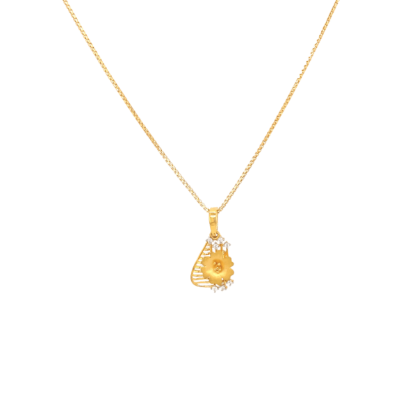Simple and classic Gold Pendant