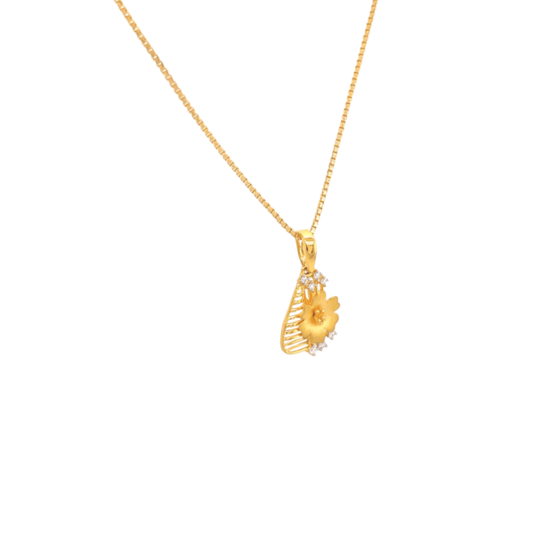 Simple and classic Gold Pendant