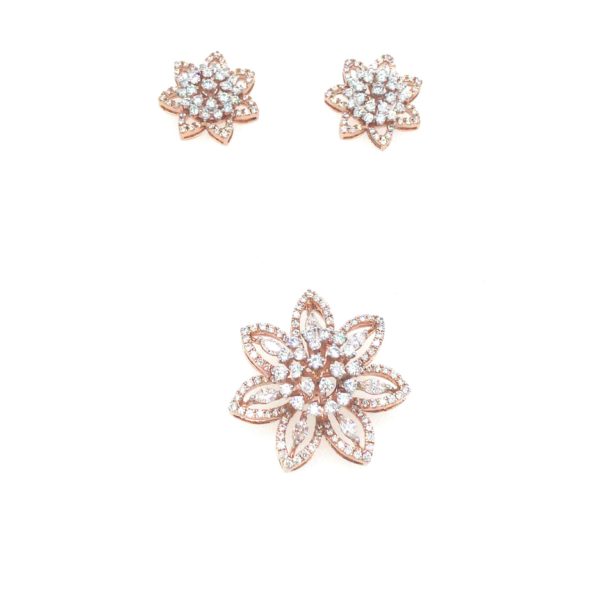 18k Elegant Flower Shape Diamond pendent set