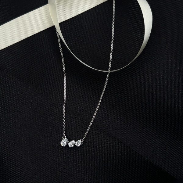 Glamorous pendant set with sparkling Earring for daily glam