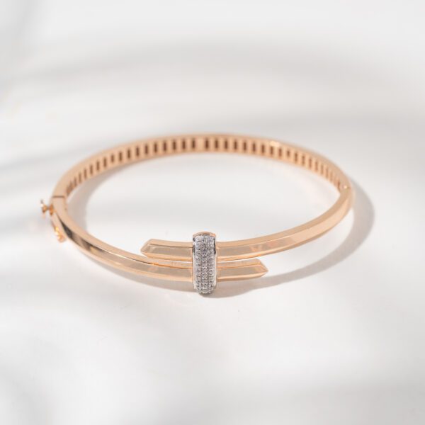 18K Rose Gold Diamond-Studded Minimal Bracelet