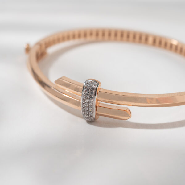 18K Rose Gold Diamond-Studded Minimal Bracelet